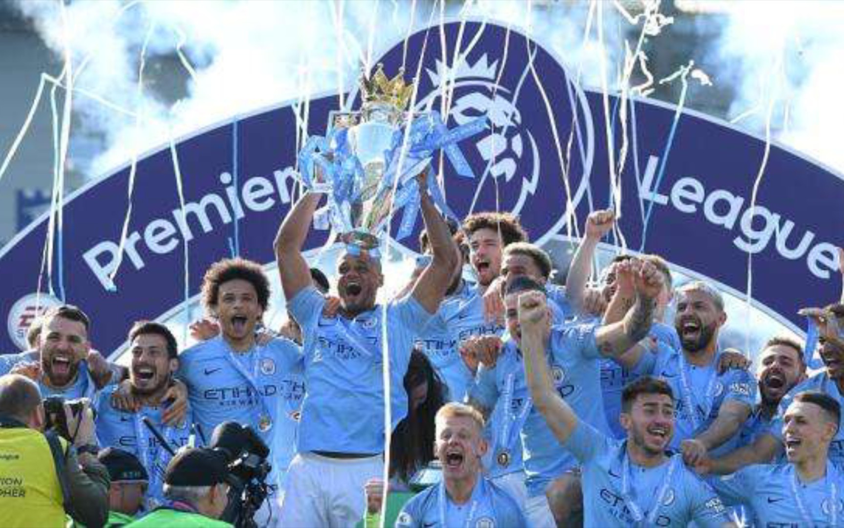 以其卓越的 以其卓越的